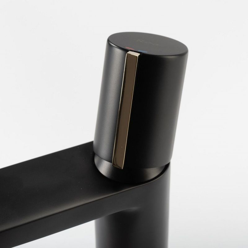 Baterie lavoar REA-Icon Low, montaj pe lavoar, finisaj negru mat-gold, perlator aer, design deosebit
