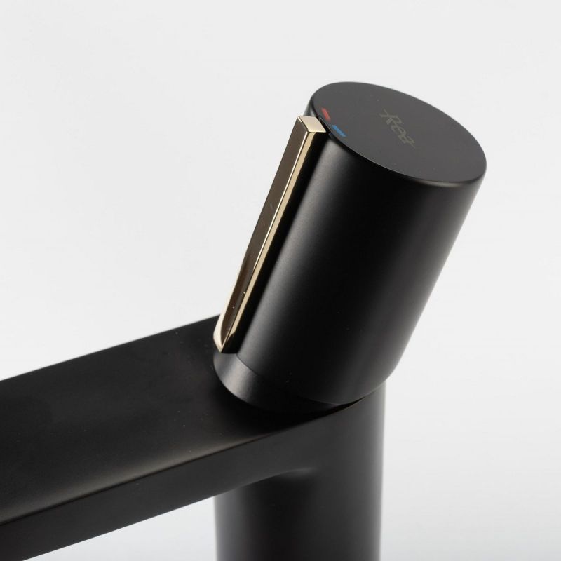 Baterie lavoar REA-Icon Low, montaj pe lavoar, finisaj negru mat-gold, perlator aer, design deosebit
