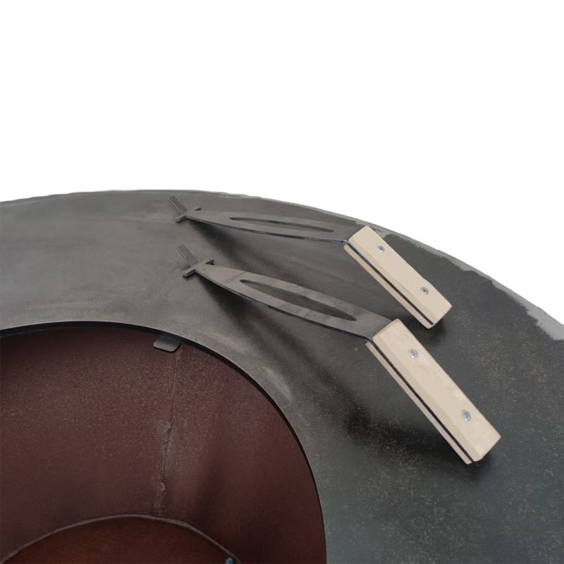 Set de spatule pentru gratar, realizate din otel corten cu grosimea de 4 mm, prevazute cu maner din lemn, Dimensiuni: 38 x 40 cm
